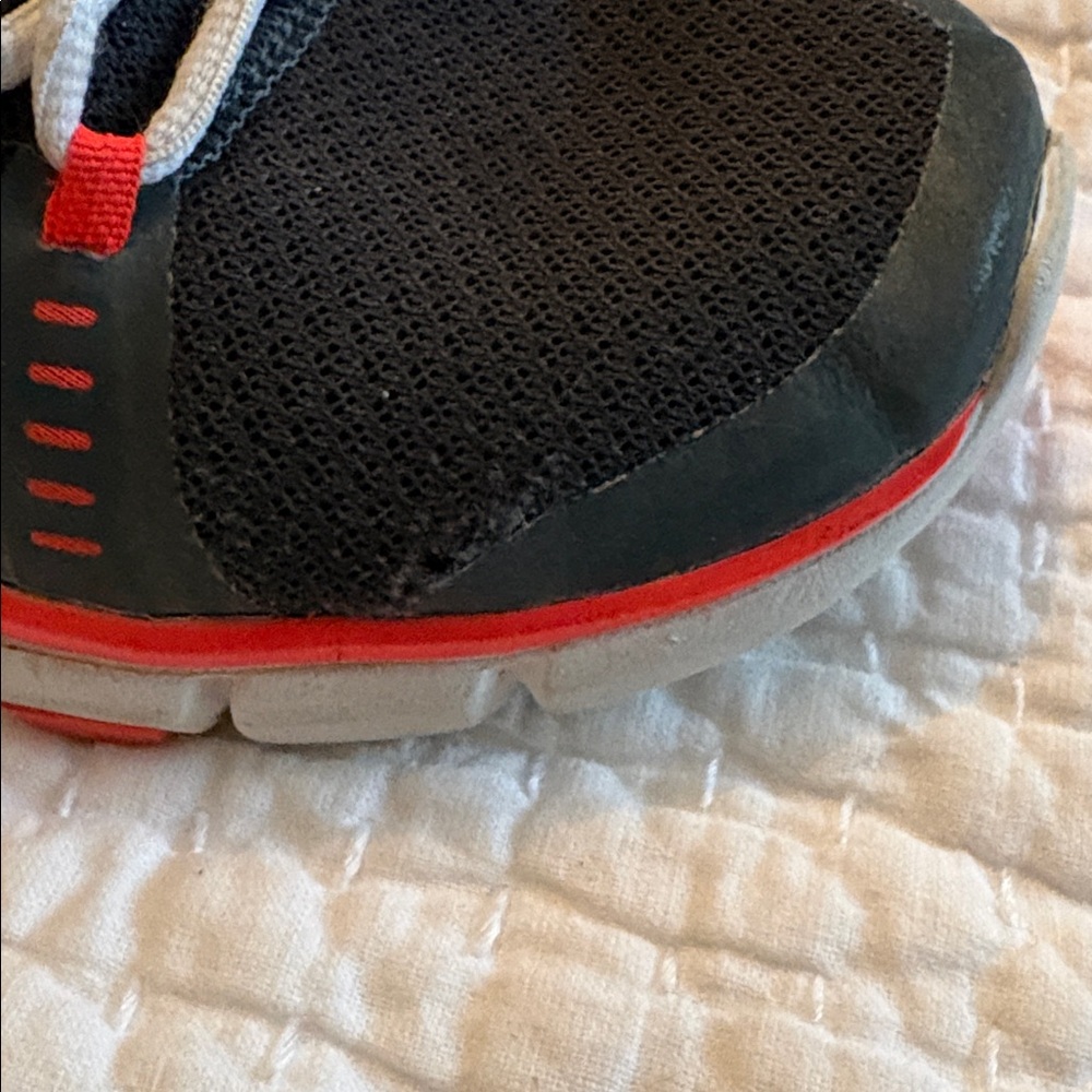 Under Armour Women’s Black and Red Running Shoes Sneakers Size 6.5 - Picture 4 of 4